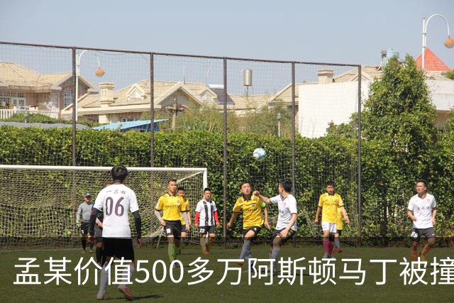 孟某价值500多万阿斯顿马丁被撞，肇事网约车全责，司机无奈：没商业险，只能分期慢慢赔，平台表态；4名幼童裸体在小区内跑动｜三农早餐